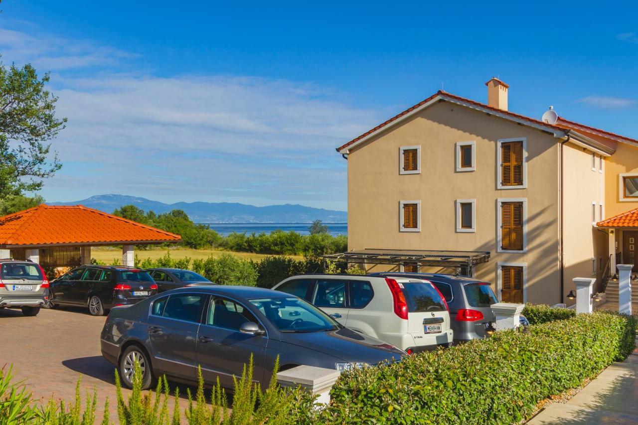Luxury Apartments Villa Matea 2 Малинска Экстерьер фото