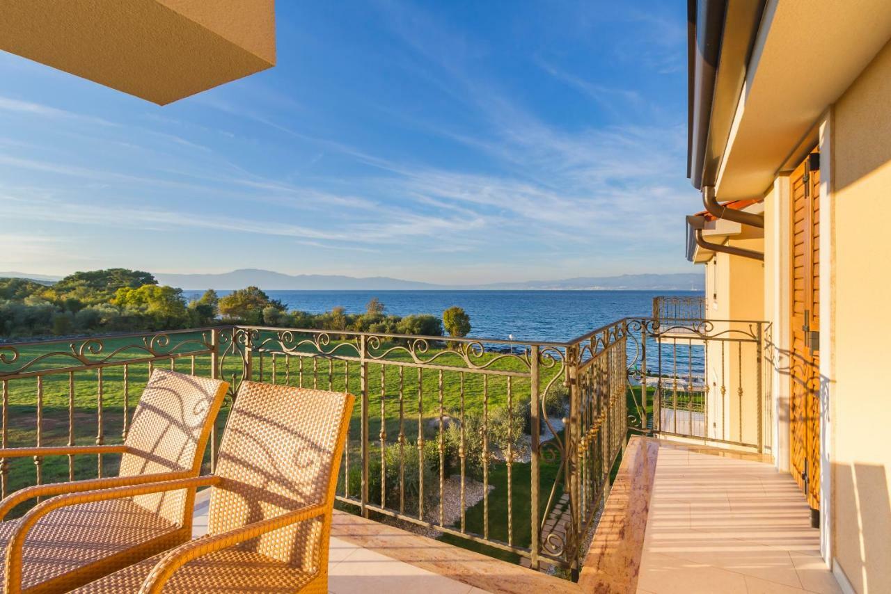 Luxury Apartments Villa Matea 2 Малинска Экстерьер фото