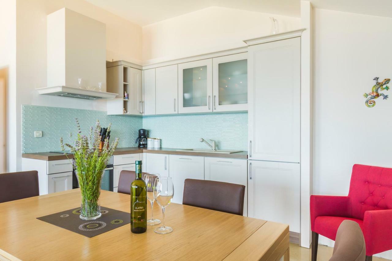 Luxury Apartments Villa Matea 2 Малинска Экстерьер фото